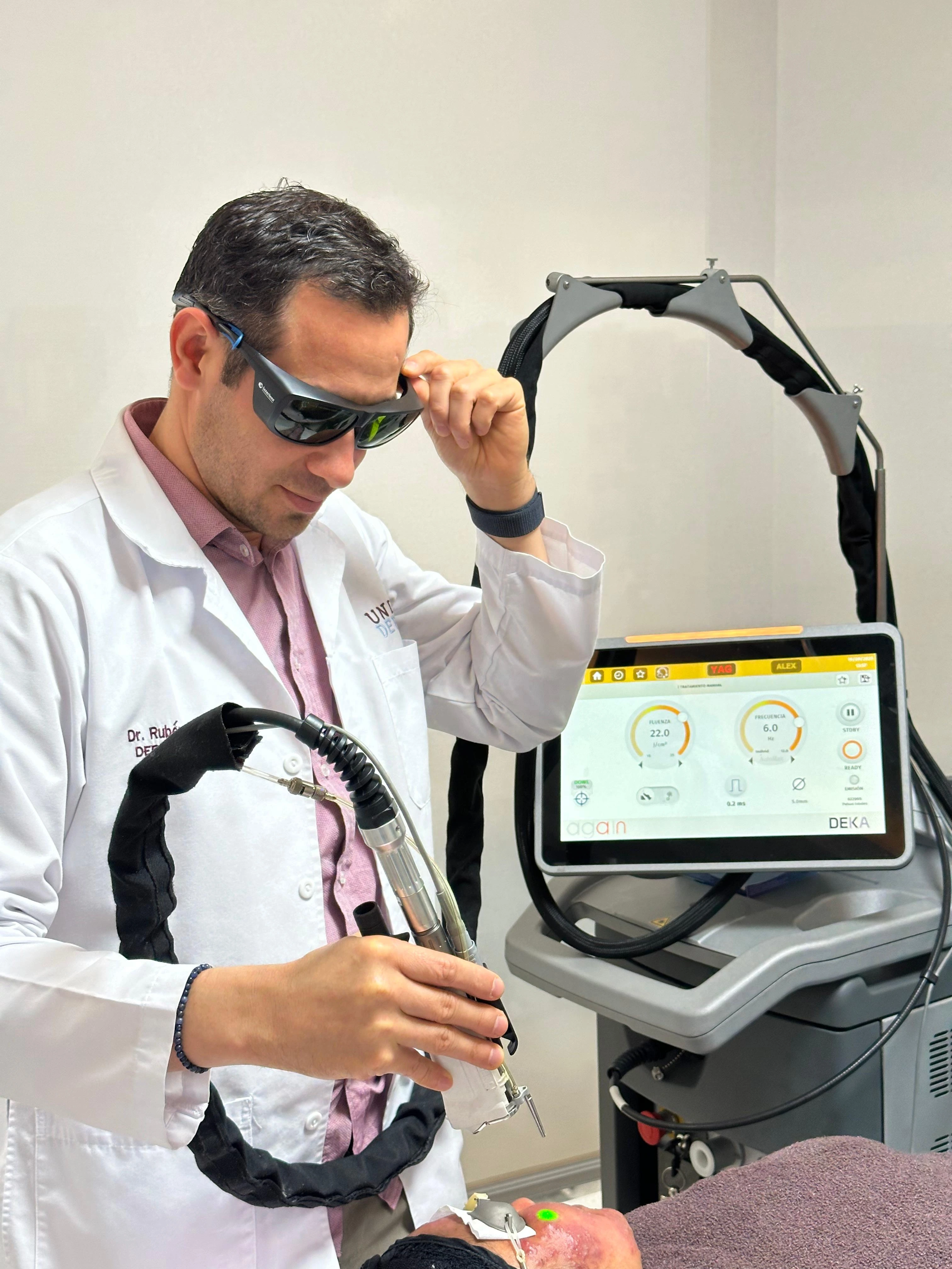 Dr. Rubén Ríos - Dermatólogo